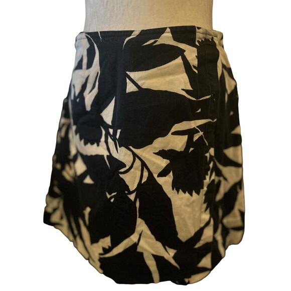 Cache Vintage Black & White Abstract Tropical Floral Wrap Skort, Women's Size 8 - Picture 5 of 6
